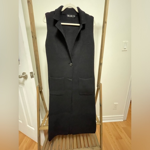 Sweaters - Black knit long vest